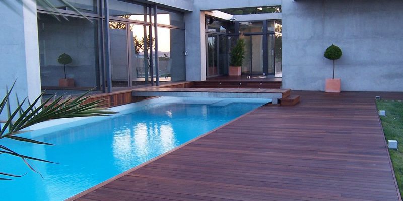 Suelos de parquet para jardin o piscina